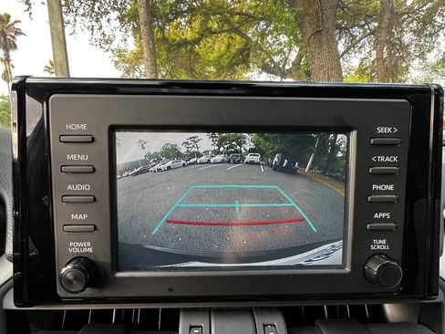 Used 2019 Toyota RAV4 XLE Premium image 27