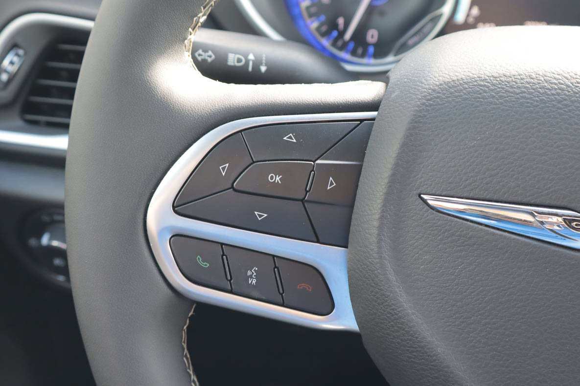 Used 2026 Chrysler Pacifica Select FWD image 26