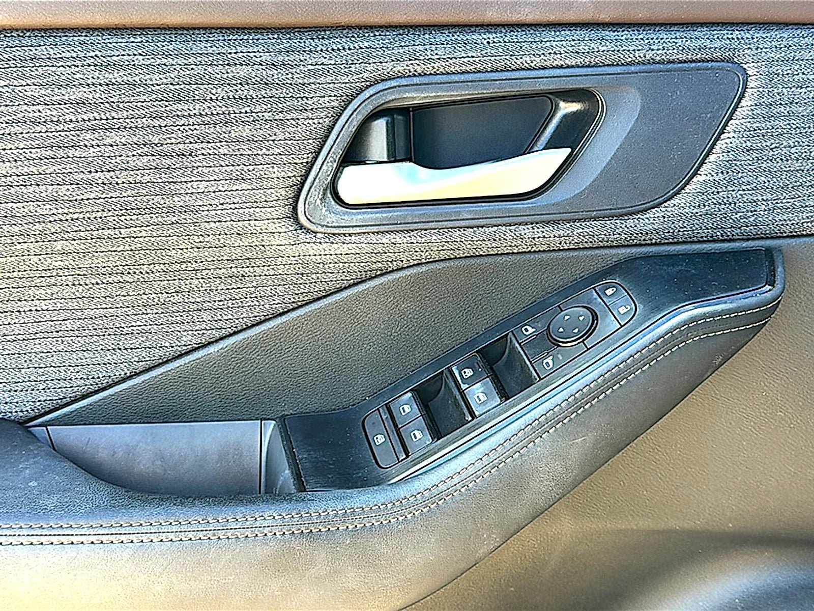 Used 2023 Nissan Rogue SV FWD image 8
