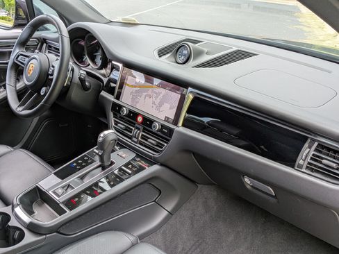 Certified 2026 Porsche Macan AWD/4WD image 21
