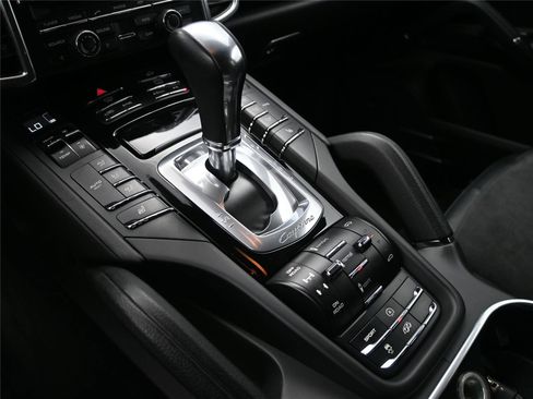 Used 2014 Porsche Cayenne GTS image 20