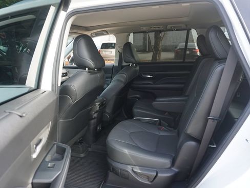 Used 2024 Toyota Grand Highlander FWD image 16