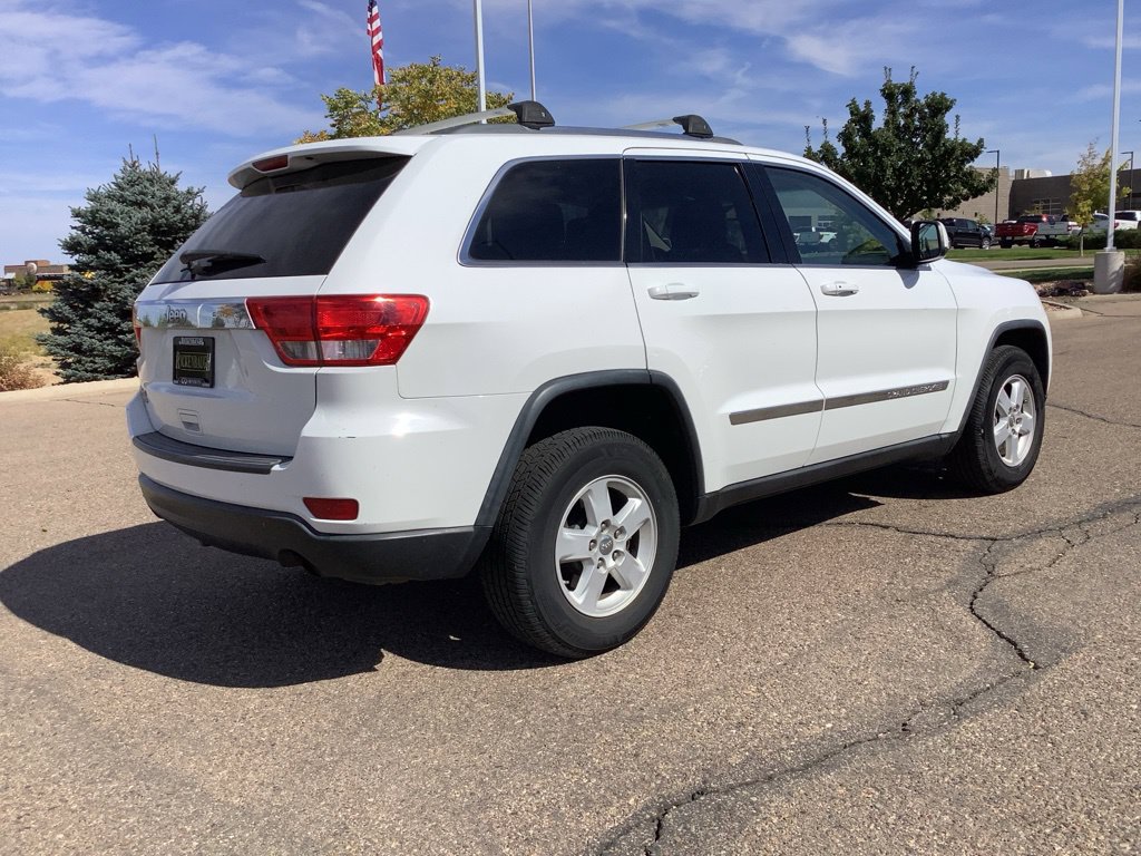Used 2013 Jeep Grand Cherokee Laredo w/ Laredo E Group AWD/4WD image 3