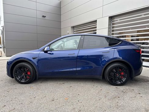 Used 2023 Tesla Model Y Long Range image 4