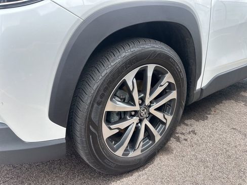 Used 2025 Toyota Corolla Cross XLE w/ Convenience Package image 16