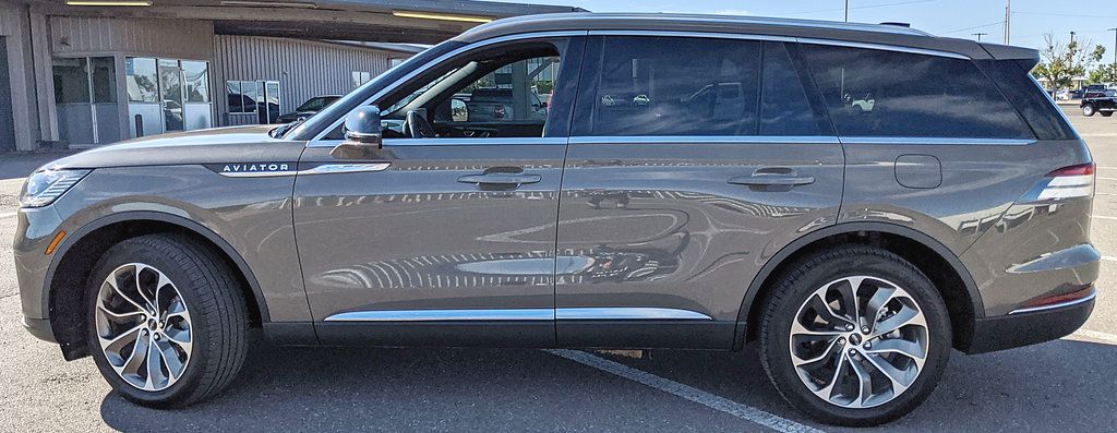 Used 2025 Lincoln Aviator Reserve AWD/4WD image 5
