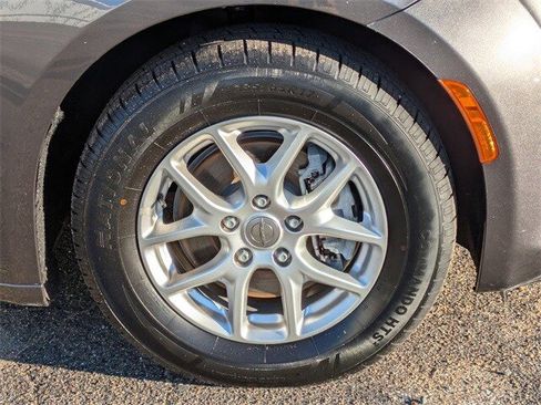 Used 2020 Chrysler Pacifica Touring image 11