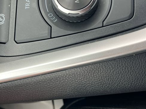 Used 2025 Toyota RAV4 XLE AWD/4WD image 27