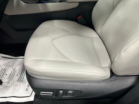 Used 2025 Toyota Grand Highlander AWD image 13