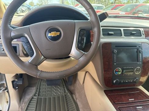 Used 2010 Chevrolet Tahoe LTZ RWD image 22