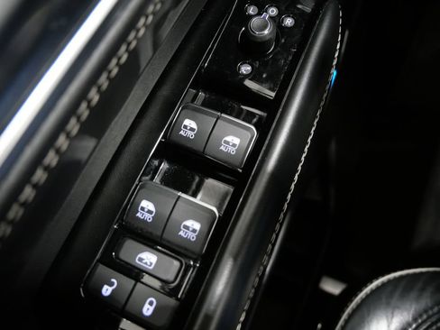 Used 2023 Jeep Grand Wagoneer L Series II AWD/4WD image 13