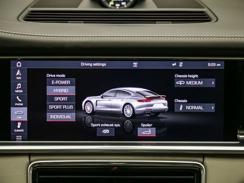 Used 2018 Porsche Panamera 4 Executive AWD/4WD image 18