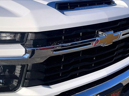 Used 2024 Chevrolet Silverado 2500 LT image 28