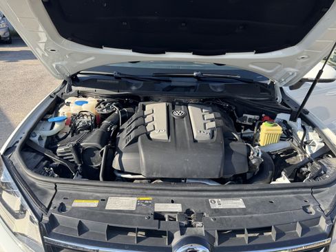 Used 2014 Volkswagen Touareg TDI image 29