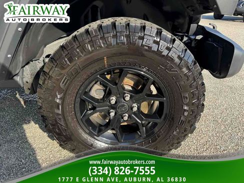 Used 2025 Jeep Wrangler Willys image 32