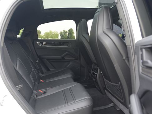 Certified 2026 Porsche Cayenne GTS AWD/4WD image 29