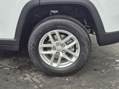 New 2025 Jeep Grand Cherokee Laredo X image 9