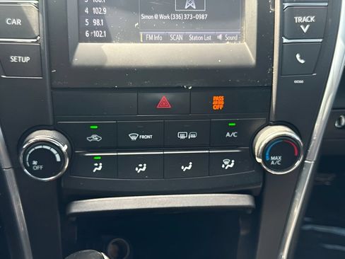 Used 2015 Toyota Camry SE FWD image 9