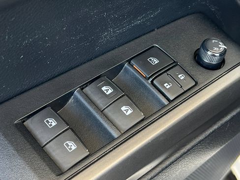 Used 2019 Toyota Tacoma TRD Off-Road w/ TRD Premium Off Road Package AWD/4WD image 13