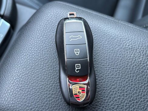 Certified 2023 Porsche Macan image 31