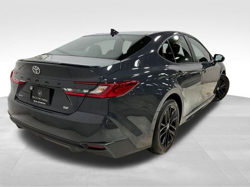 Used 2025 Toyota Camry SE image 12