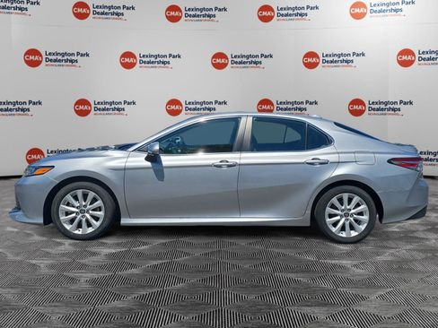 Used 2020 Toyota Camry LE FWD image 4