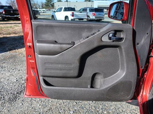 Used 2018 Nissan Frontier PRO-4X image 17