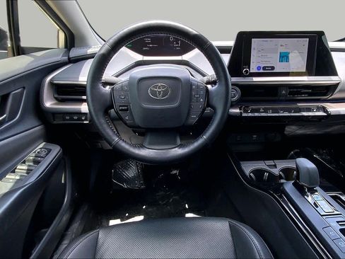 Used 2024 Toyota Prius XLE FWD image 6