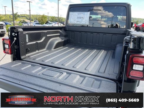 New 2025 Jeep Gladiator Rubicon w/ Convenience Group image 18
