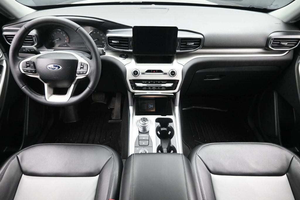 Used 2024 Ford Explorer XLT w/ Equipment Group 202A AWD/4WD image 16