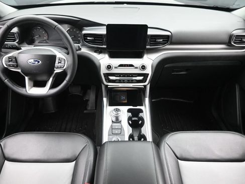 Used 2024 Ford Explorer XLT w/ Equipment Group 202A AWD/4WD image 16