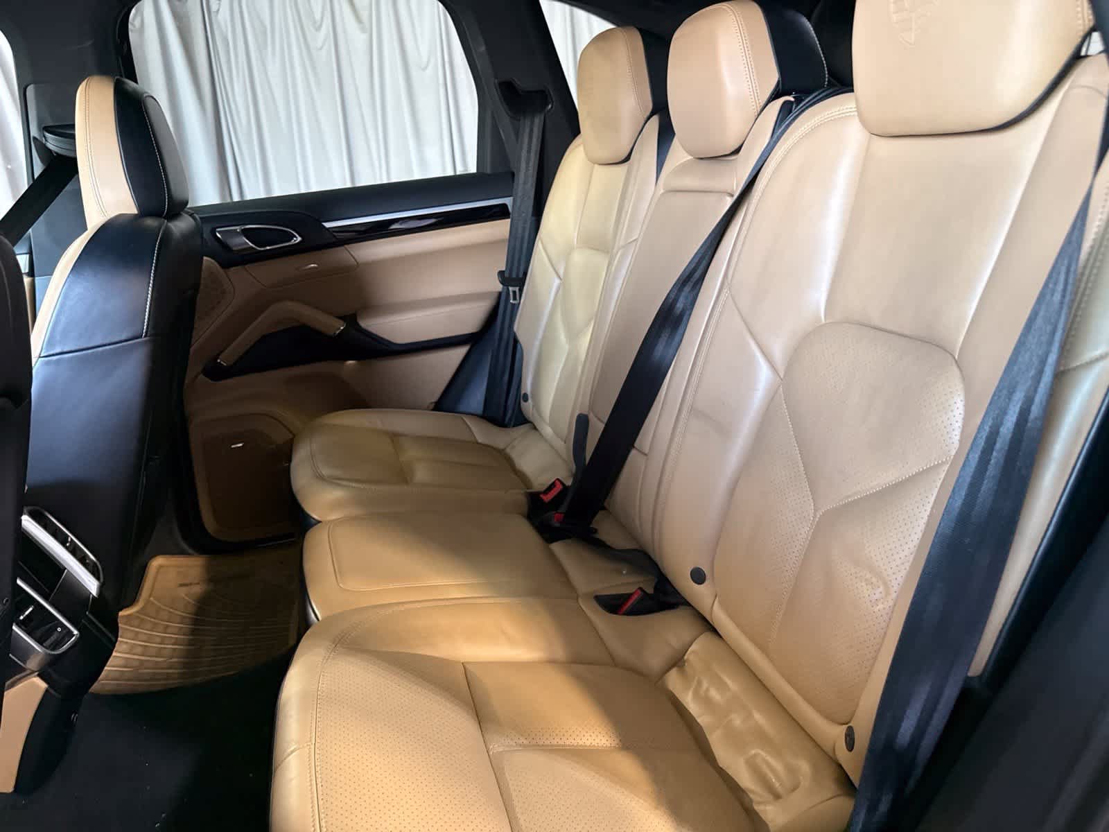 Used 2018 Porsche Cayenne AWD/4WD image 16
