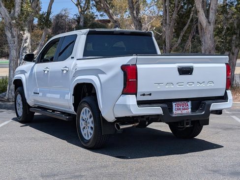 Used 2024 Toyota Tacoma SR5 AWD/4WD image 12