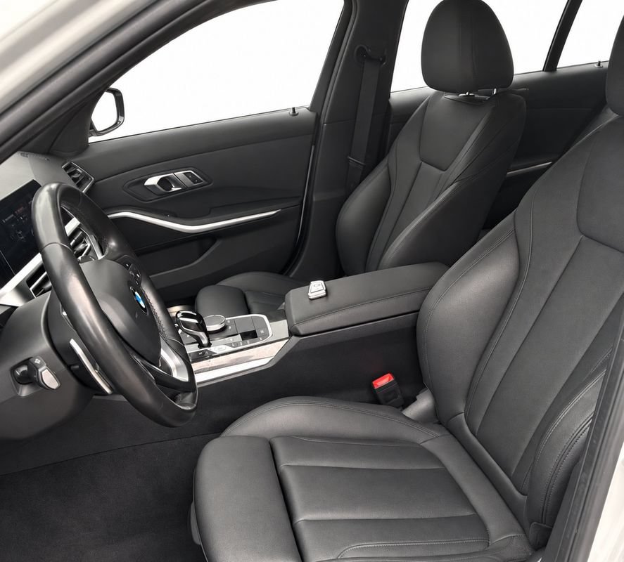 Used 2020 BMW 330i xDrive Sedan AWD/4WD image 4