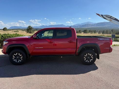 Used 2018 Toyota Tacoma TRD Off-Road w/ Technology Package AWD/4WD image 21