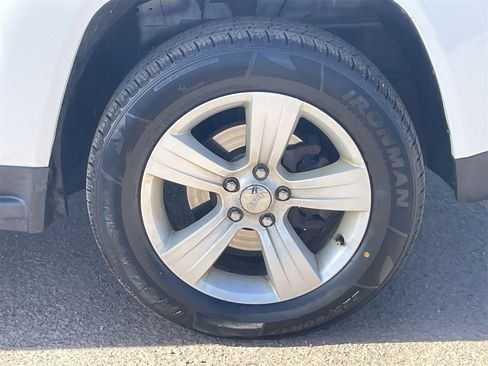 Used 2017 Jeep Compass Latitude image 9