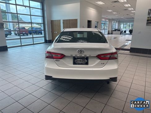 Used 2018 Toyota Camry LE image 16