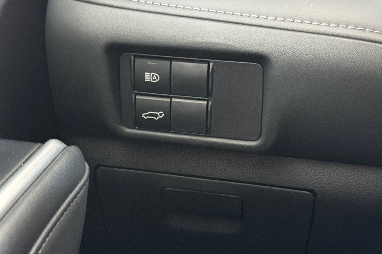 Used 2022 Toyota Highlander XLE AWD/4WD image 38