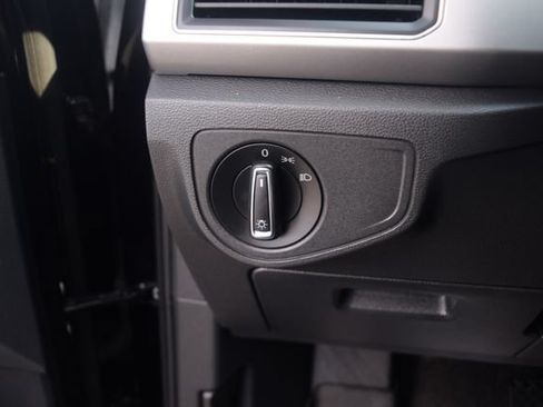 Used 2018 Volkswagen Atlas Launch Edition FWD image 7