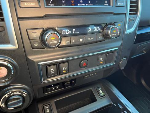 Used 2019 Nissan Titan SL w/ Midnight Edition image 18