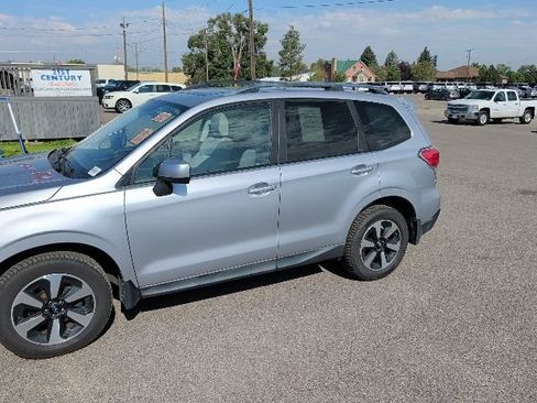 Used 2017 Subaru Forester 2.5i Premium w/ All-Weather Package AWD/4WD image 8