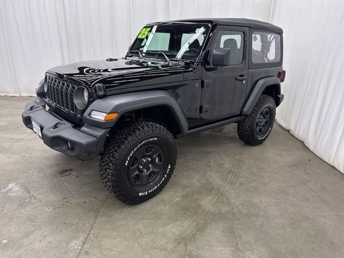 Used 2025 Jeep Wrangler Sport image 4