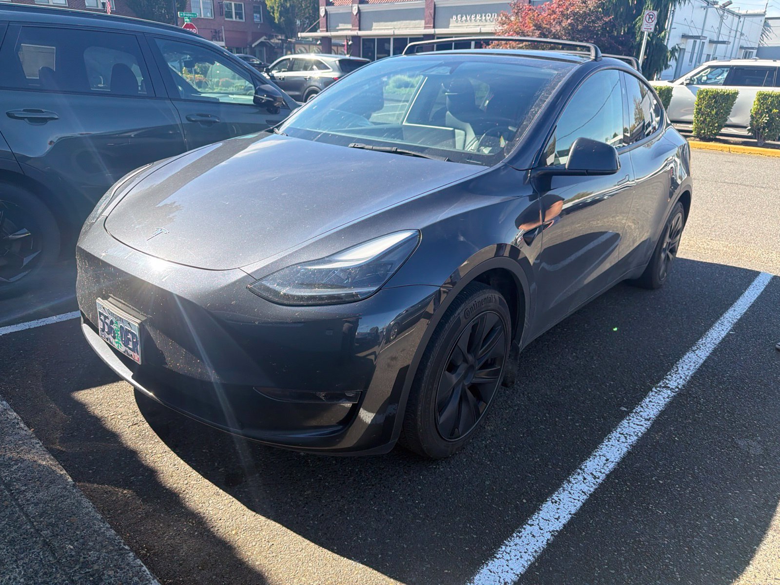 Used 2025 Tesla Model Y Long Range AWD/4WD image 1