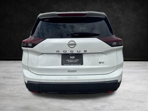Used 2024 Nissan Rogue SV FWD image 6