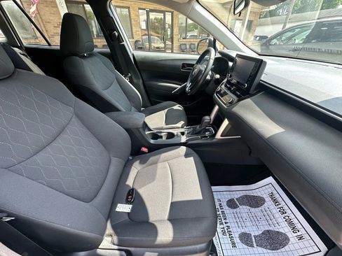 Used 2022 Toyota Corolla Cross LE image 11