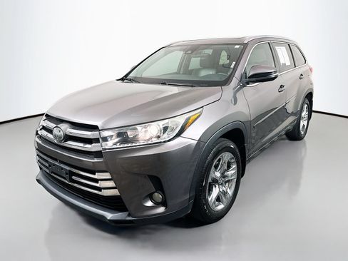 Used 2018 Toyota Highlander Limited Platinum AWD/4WD image 3