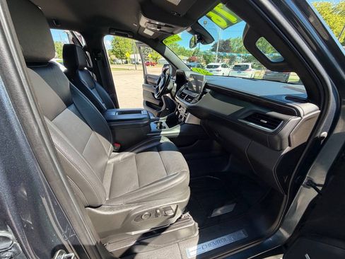 Used 2021 Chevrolet Suburban LT w/ Luxury Package AWD/4WD image 17