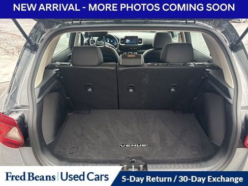 Used 2023 Hyundai Venue Limited image 8