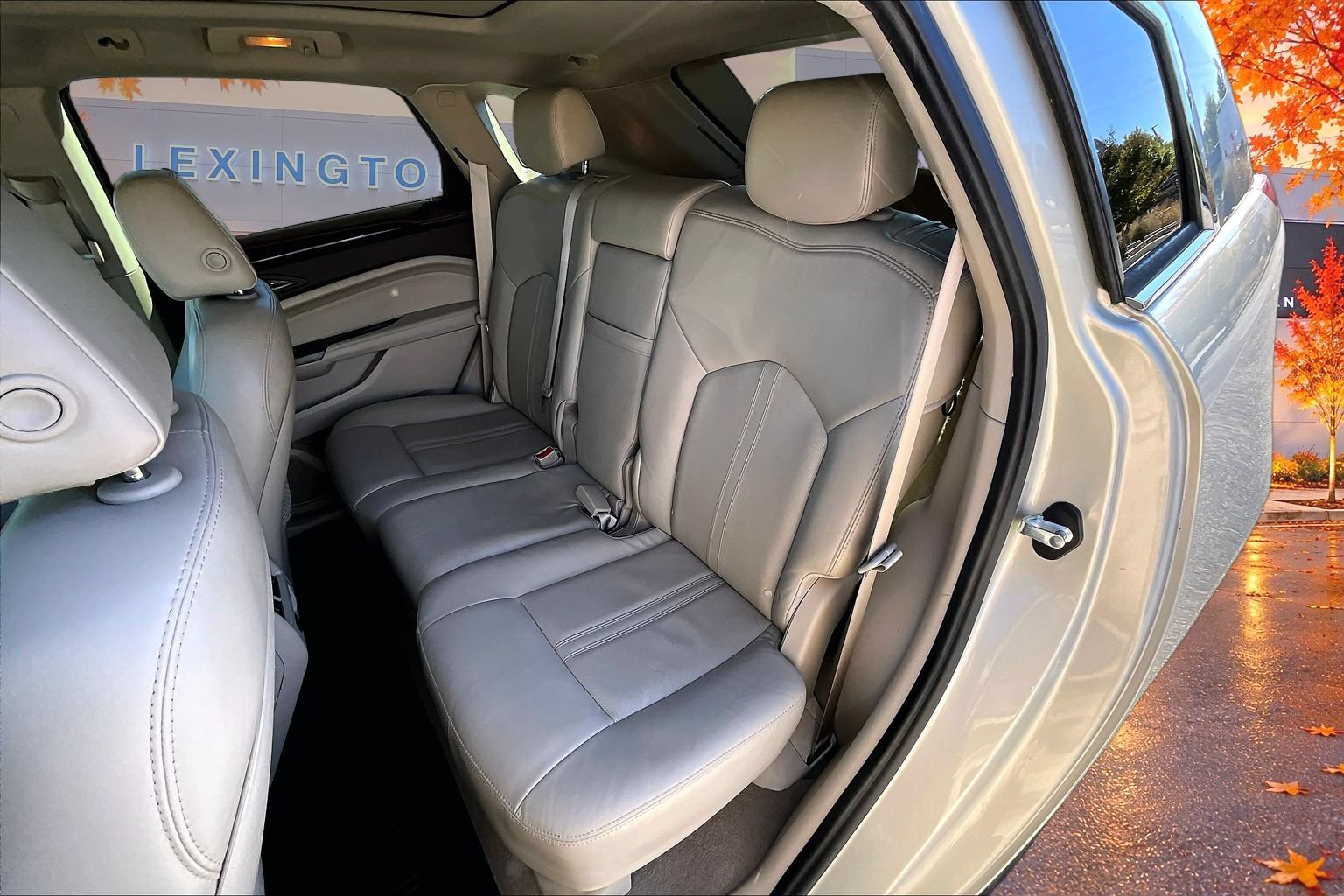 Used 2015 Cadillac SRX Luxury w/ Driver Awareness Package FWD image 21