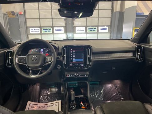Used 2022 Volvo XC40 T5 R-Design w/ Advanced Package image 26